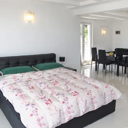 Apartment Villa Cube-3 شقة بريمونتيرا